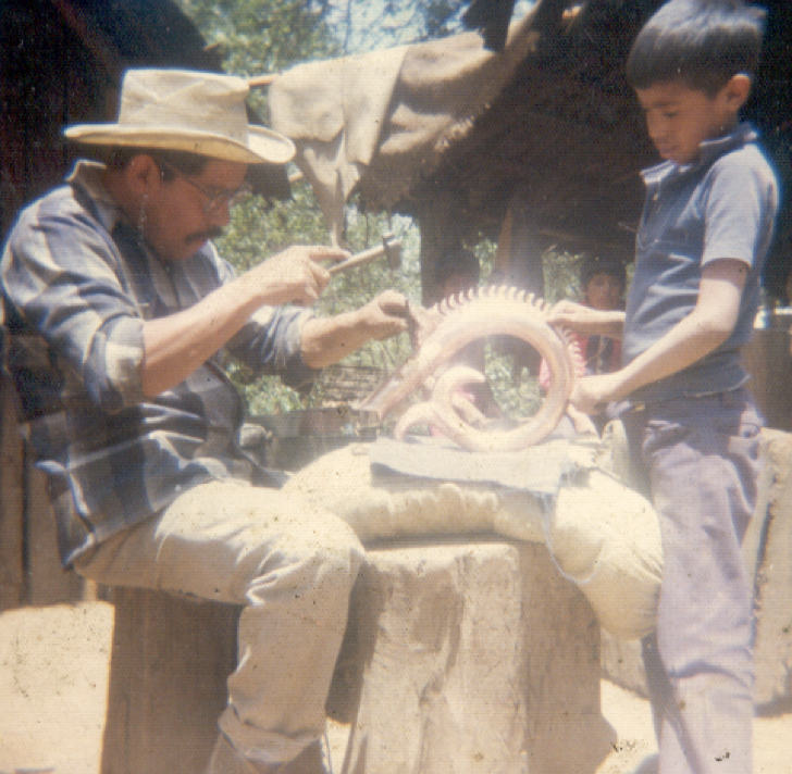 01. Maestro J. Pérez Ornelas y su hijo Felix.