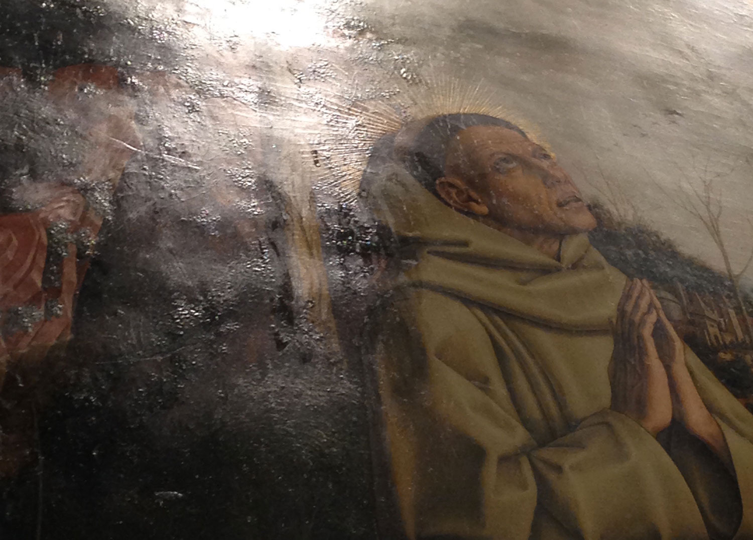 Fig. 2. Detail of The Vision of the Blessed Gabriele showing raised passages of paint and mordant gilding in reflected light. Photograph taken by the author.